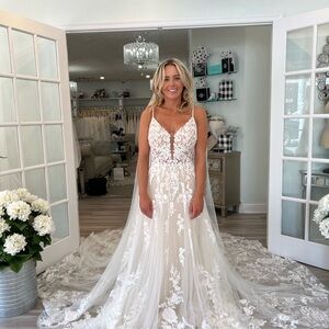 Martina Liana 1137 - Elegant White Lace Wedding Dress
